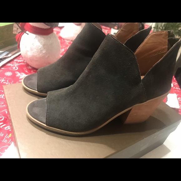 susina carina peep toe suede bootie - Picture 3 of 5
